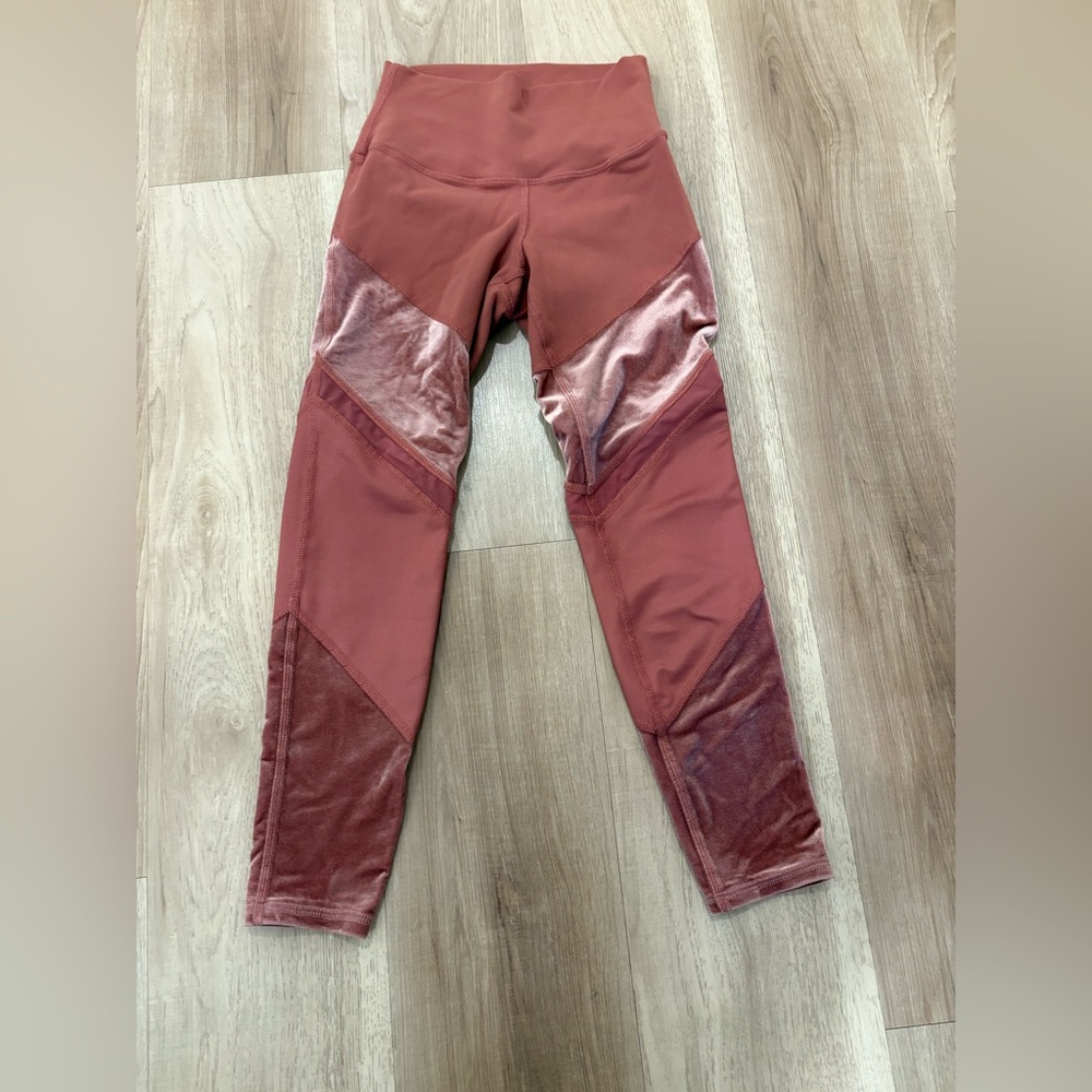 Alo Sheila crop Womens *Read*